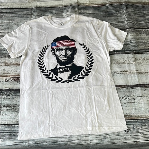 White Graphic T-Shirt with Abraham Lincoln Patriotic Design SZ Medium - Picture 2 of 7